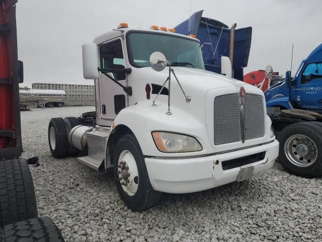 2016 Kenworth T300 Semi Truck
