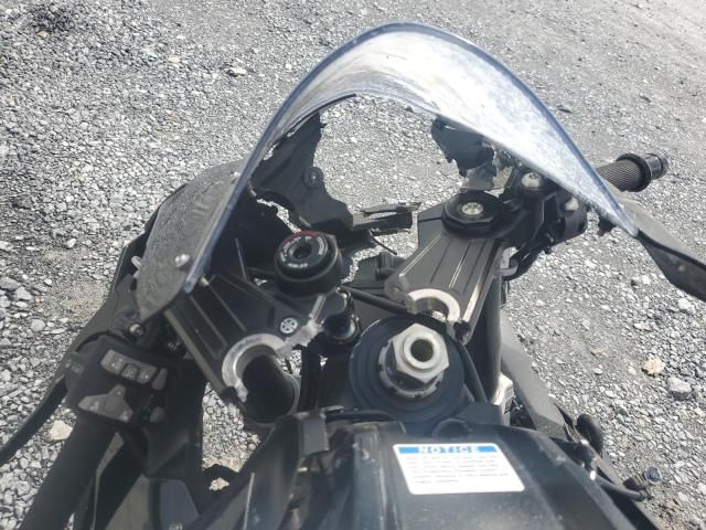 2025 Kawasaki ZX1002 L