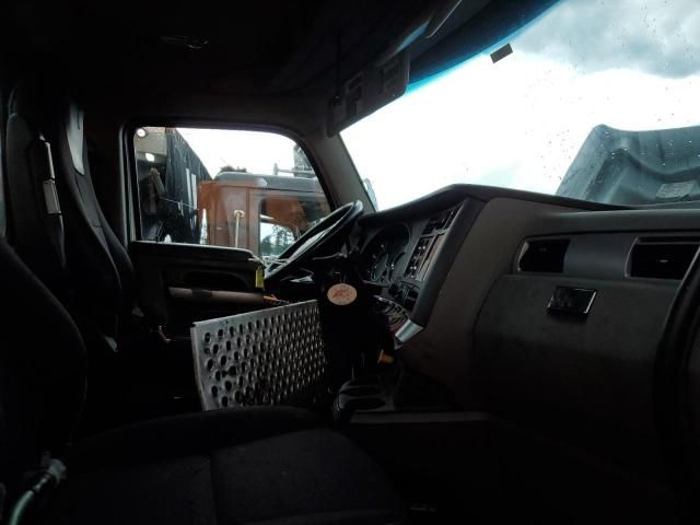 2020 Kenworth T880 Semi Truck
