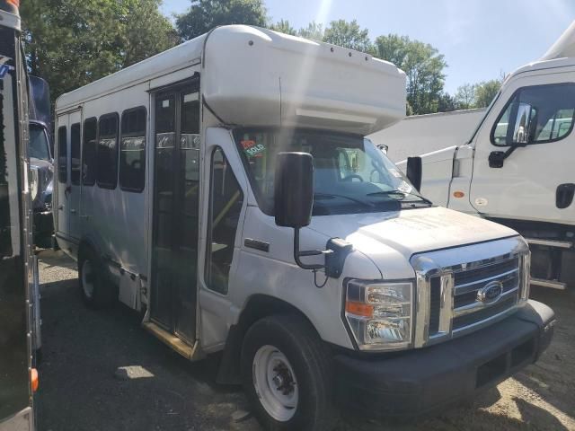2017 Ford Econoline E350 Super Duty Cutaway Van