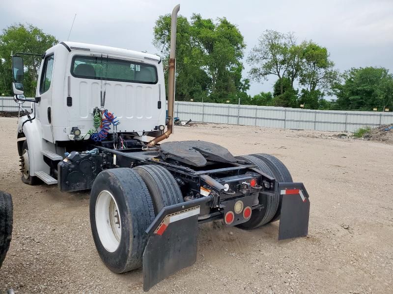2015 Freightliner Business Class M2 Semi Truck