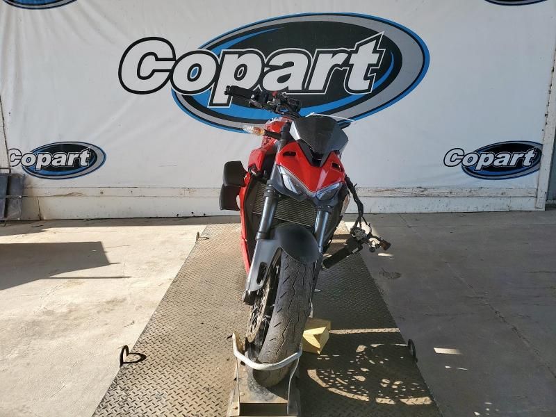 2022 Ducati Streetfighter V2