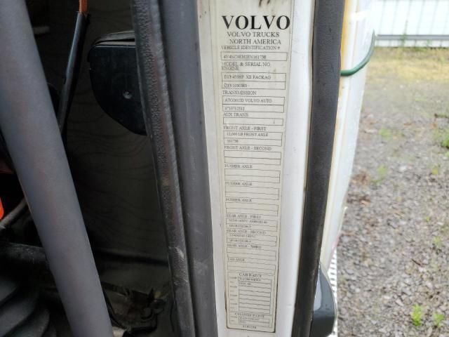 2014 Volvo VNL Semi Truck