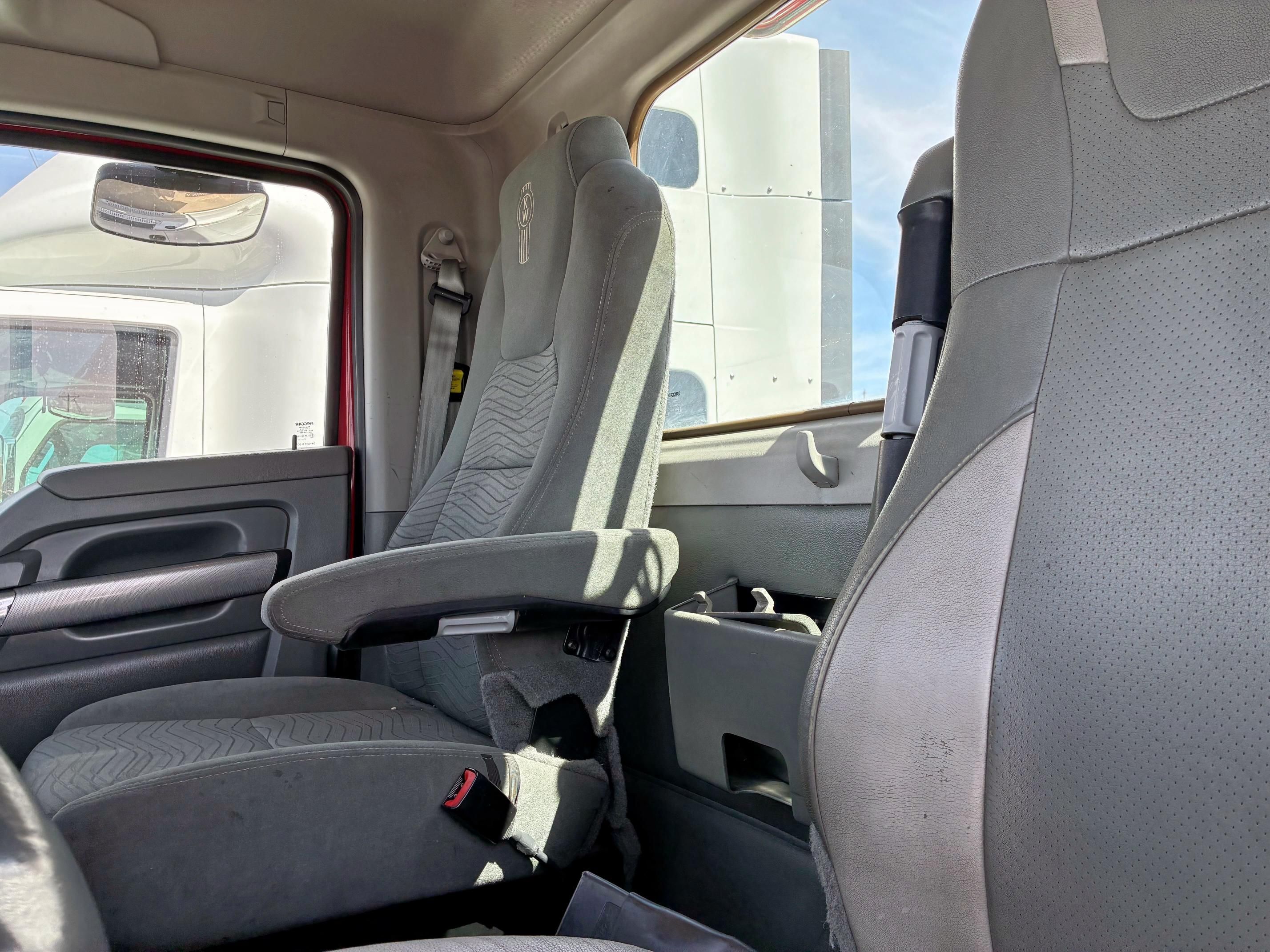 2017 Kenworth Construction T680