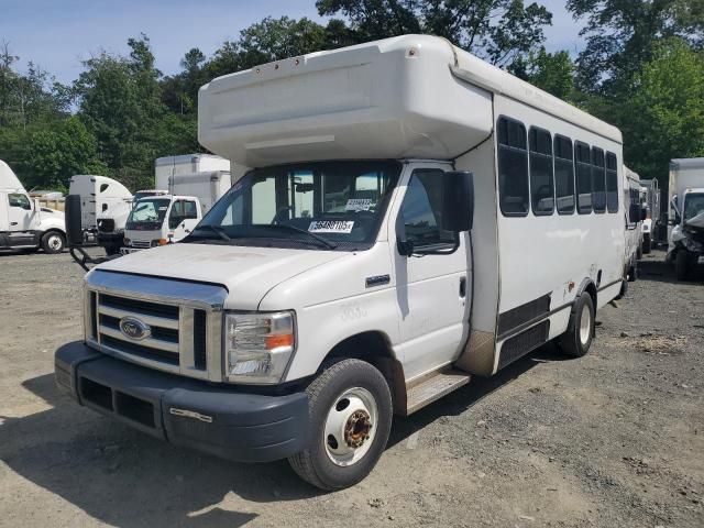 2017 Ford Econoline E450 Super Duty Cutaway Van