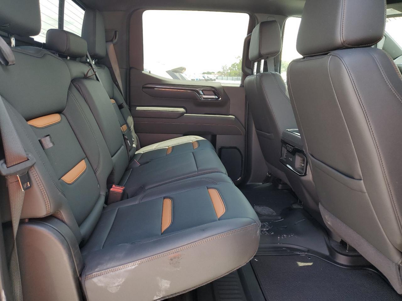 2025 GMC Sierra K1500 AT4