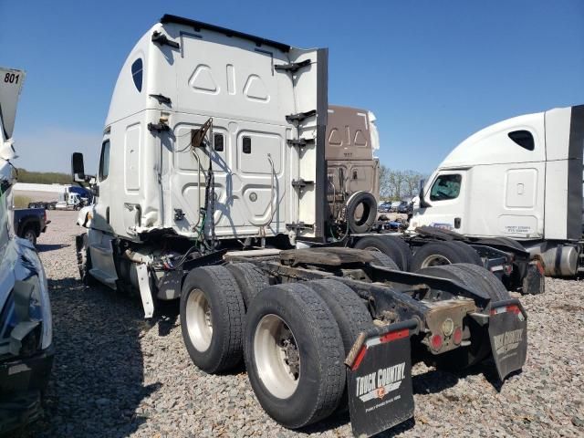 2014 Freightliner Cascadia Semi Truck