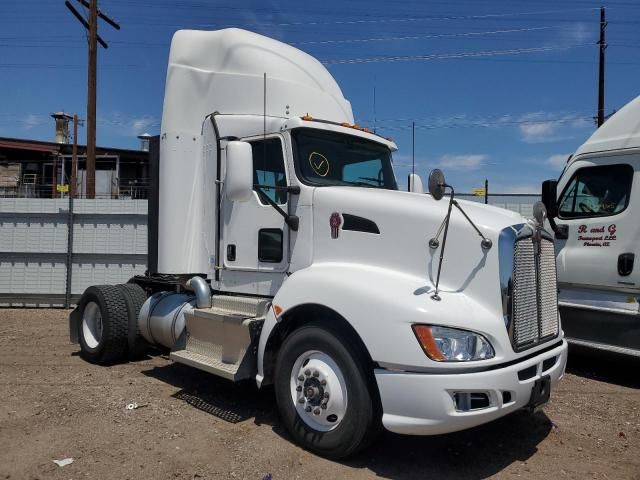 2013 Kenworth T600 Semi Truck
