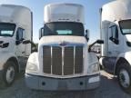 2016 Peterbilt 579 Semi Truck