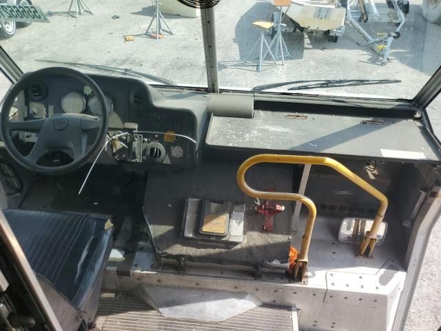 2006 Freightliner Chassis M Line WALK-IN Van