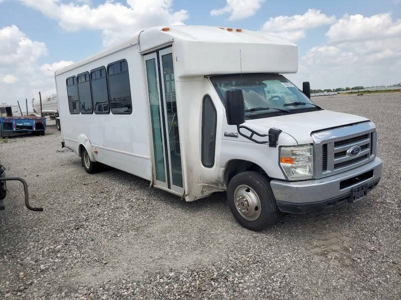 2016 Ford Econoline E450 Super Duty Cutaway Van