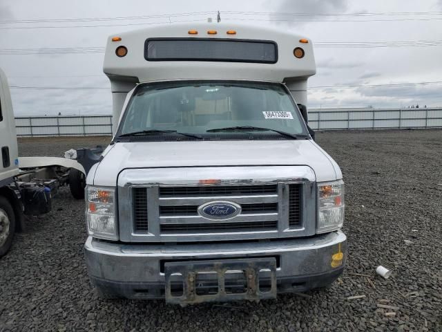 2019 Ford Econoline E450 Super Duty Cutaway Van