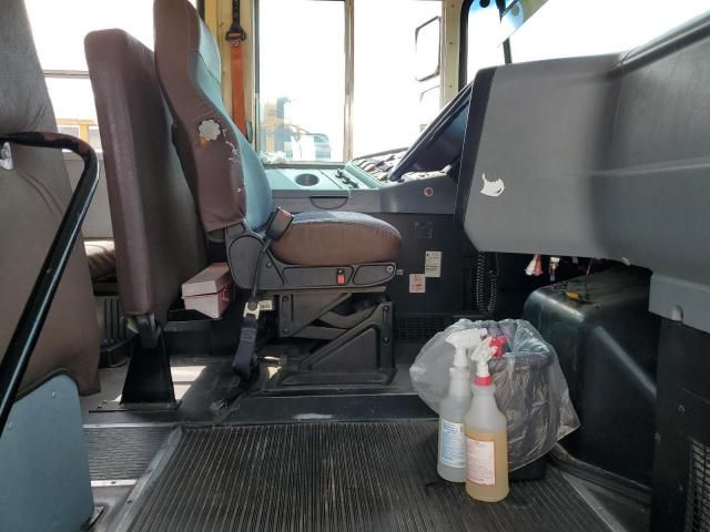 2010 Ic Corporation 3000 CE