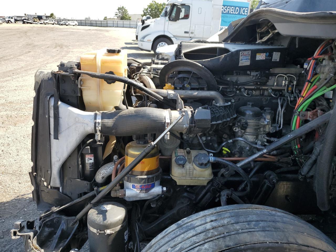 2017 Freightliner Cascadia 125 Semi Truck