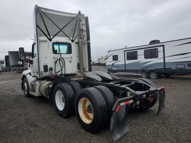 2017 Peterbilt 579 Semi Truck