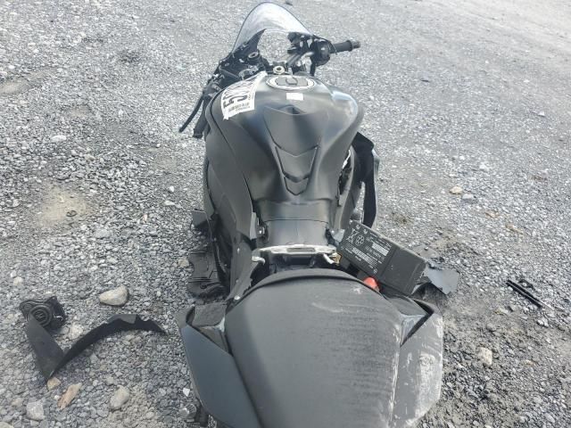 2025 Kawasaki ZX1002 L