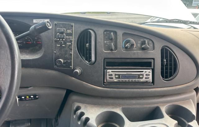 2005 Ford Econoline E450 Super Duty Cutaway Van