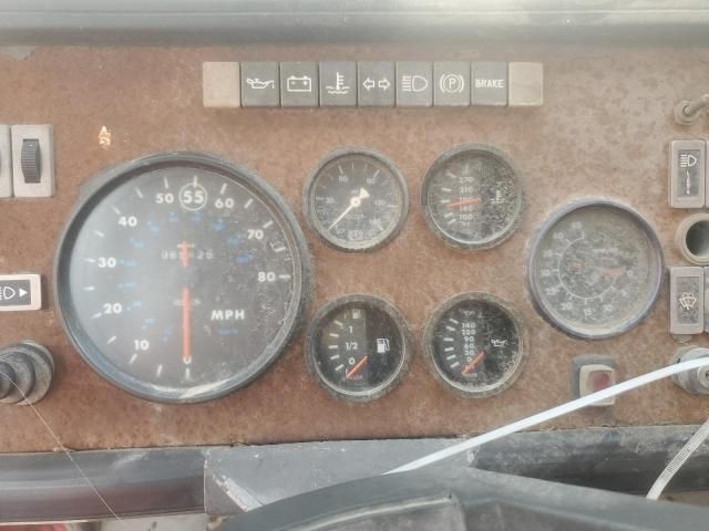 1985 Mack 250 MS250