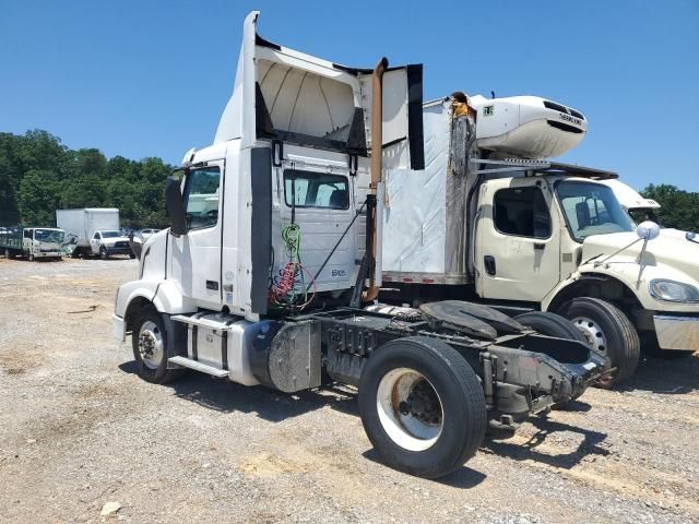 2015 Volvo VNL Semi Truck