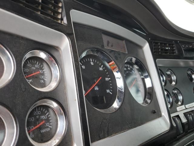 2013 Kenworth T800 Semi Truck