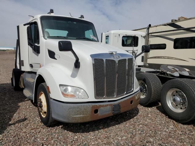 2017 Peterbilt 579 Semi Truck
