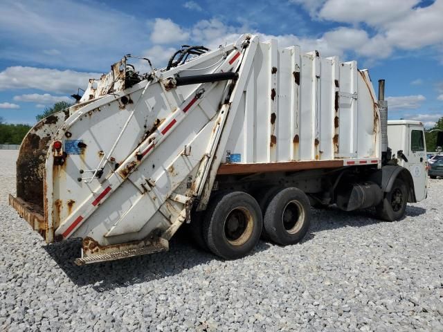2004 Mack LE600 Refuse Truck