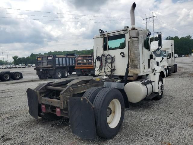 2001 International 9100I Semi Truck