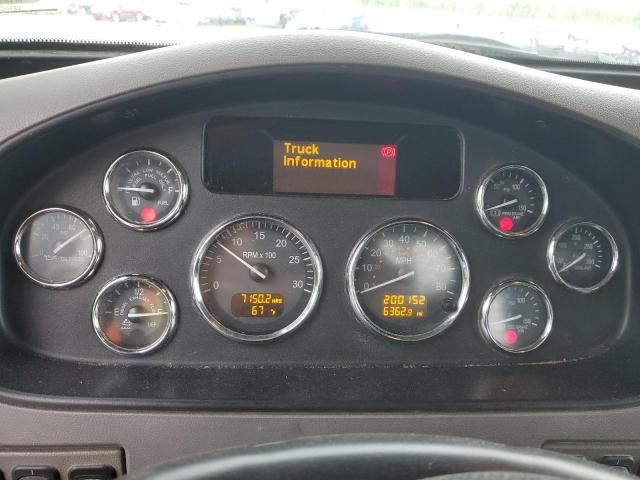 2015 Peterbilt 348