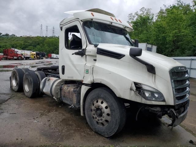 2019 Freightliner Cascadia 126 Semi Truck
