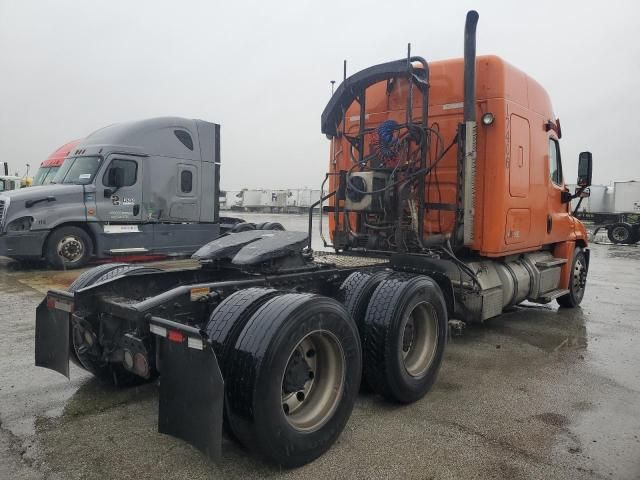 2013 Freightliner Cascadia Semi Truck