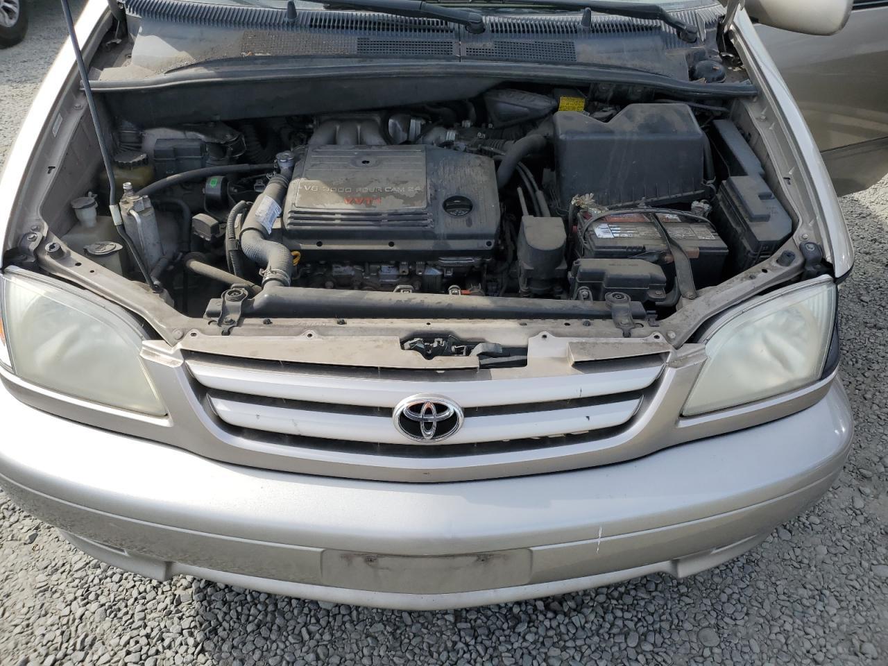 2001 Toyota Sienna le