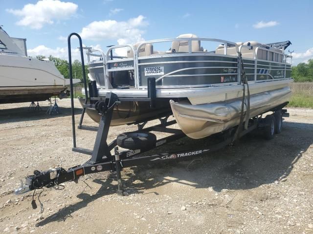 2023 Sun Tracker Partybarge