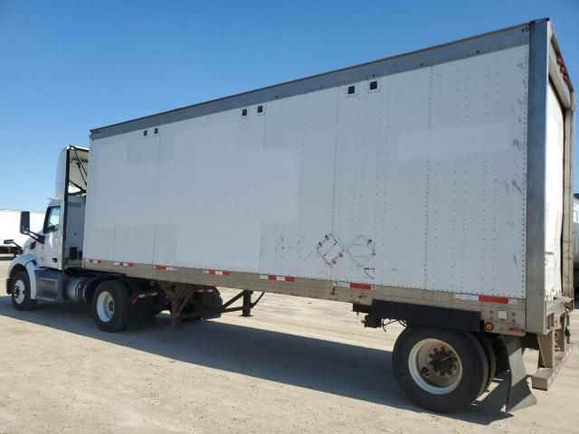 2016 Peterbilt 579 Semi Truck