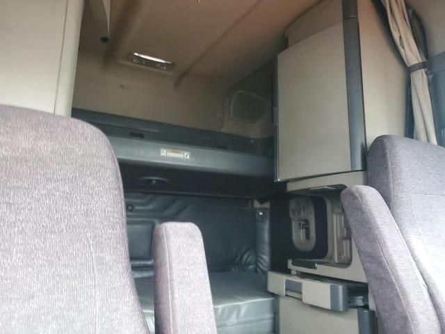 2013 Freightliner Cascadia Semi Truck