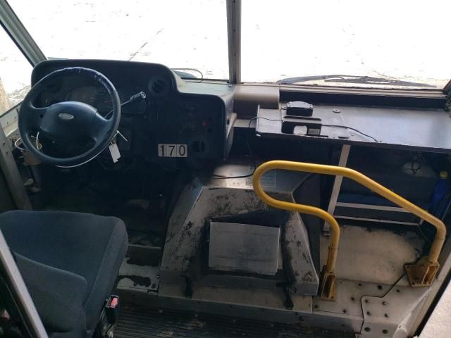 2004 Ford Econoline E350 Super Duty Stripped Chass