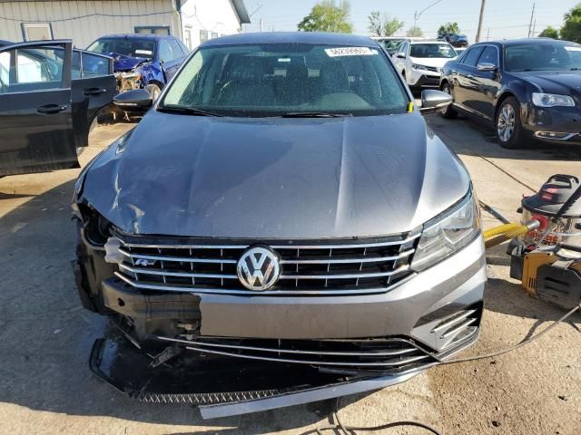 2017 Volkswagen Passat R-Line