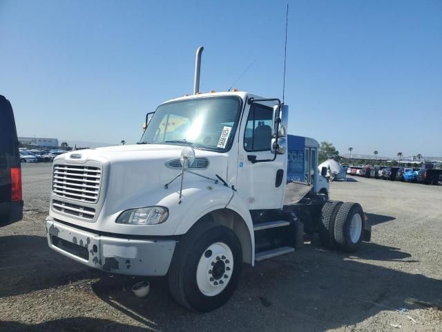 2015 Freightliner Business Class M2 Semi Truck