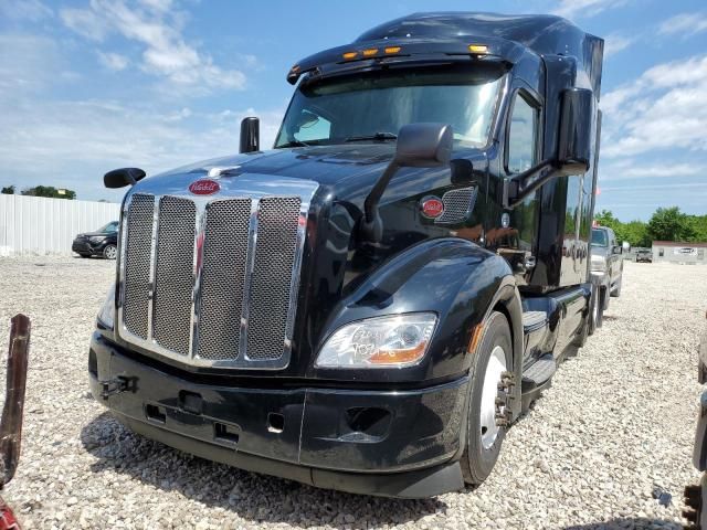 2019 Peterbilt 579 Semi Truck