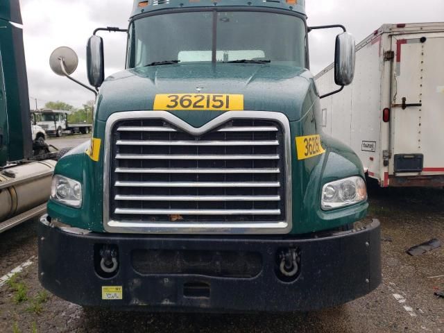 2017 Mack CXU612 Semi Truck