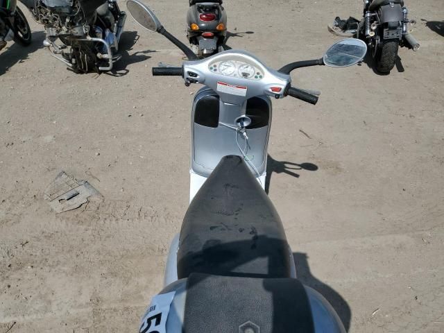 2005 Vespa M198F