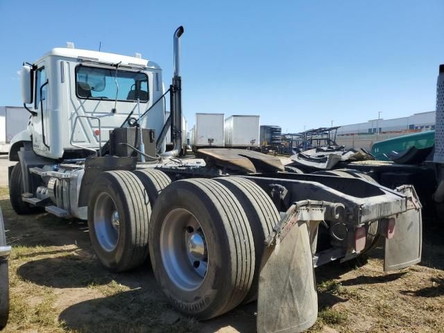 2013 Mack 600 CXU600