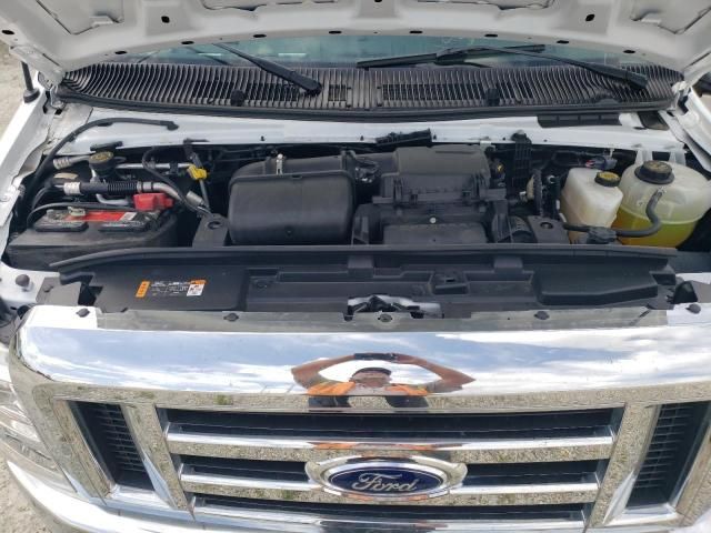 2024 Ford Econoline E450 Super Duty Cutaway Van