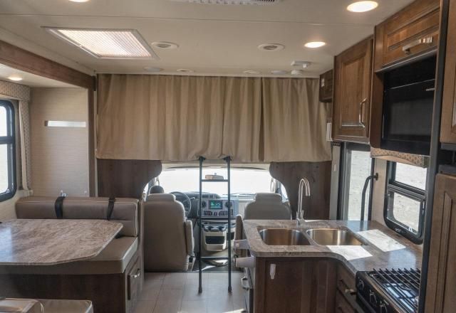 2019 Ford Econoline E450 Super Duty Cutaway Van