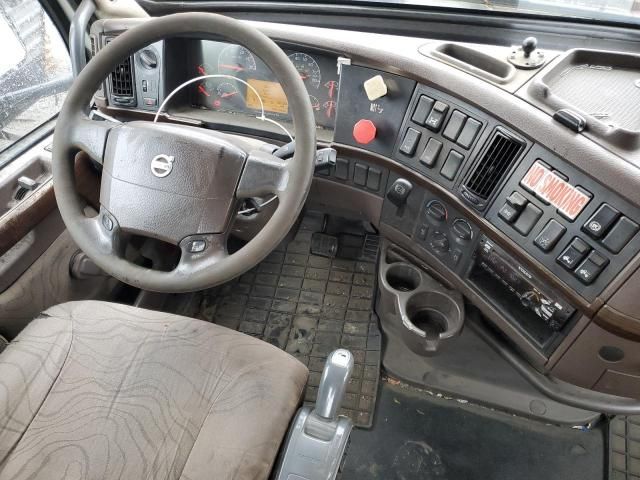 2014 Volvo VNL Semi Truck