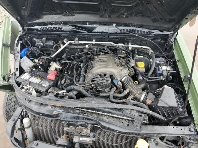 2004 Nissan Frontier Crew Cab XE V6