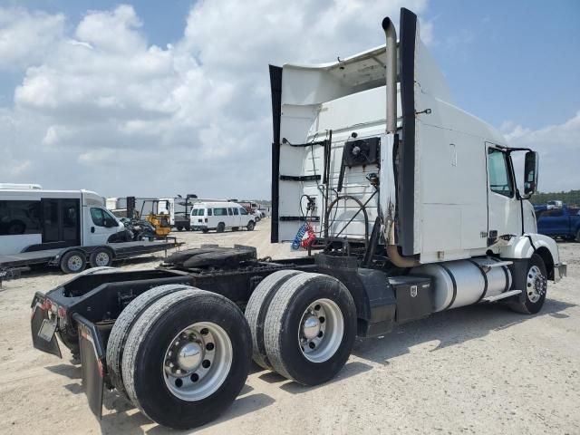 2007 Volvo VNL Semi Truck