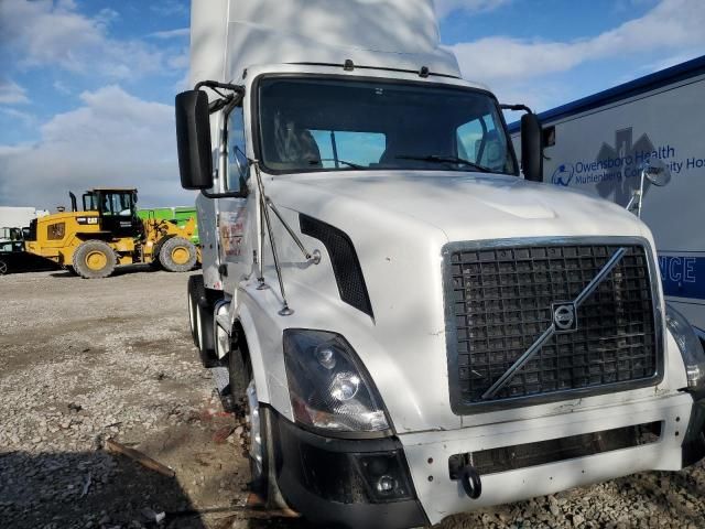 2013 Volvo VNL Semi Truck