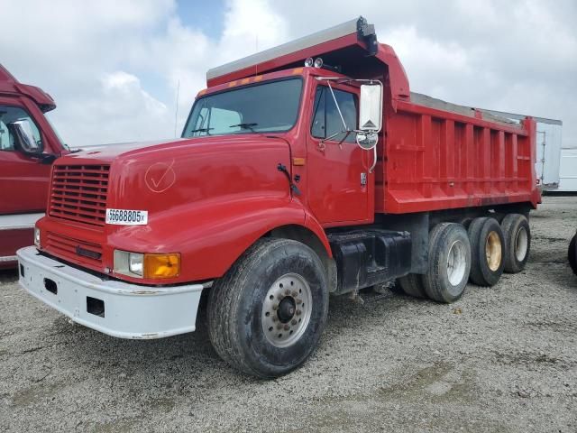 1999 International 2000 2674