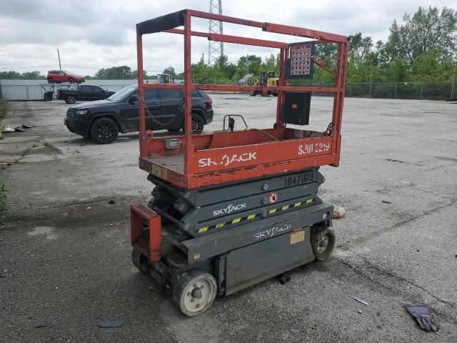 2016 Skyjack SJ III-3219 Scissor Lift