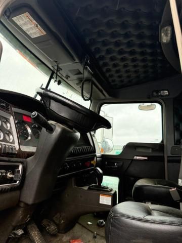 2020 Kenworth Construction W900